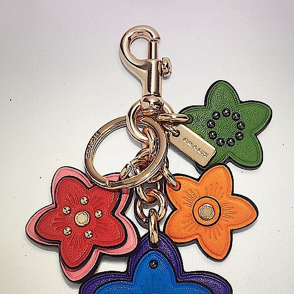 COACH - WILDFLOWER CLUSTER BAG CHARM IN COLORBLOCK - Picture 4 of 12